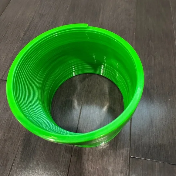 NWOT XL Slinky Vibrant Green Spring Toy for Kids Boys- Extends over a foot - Picture 4 of 4